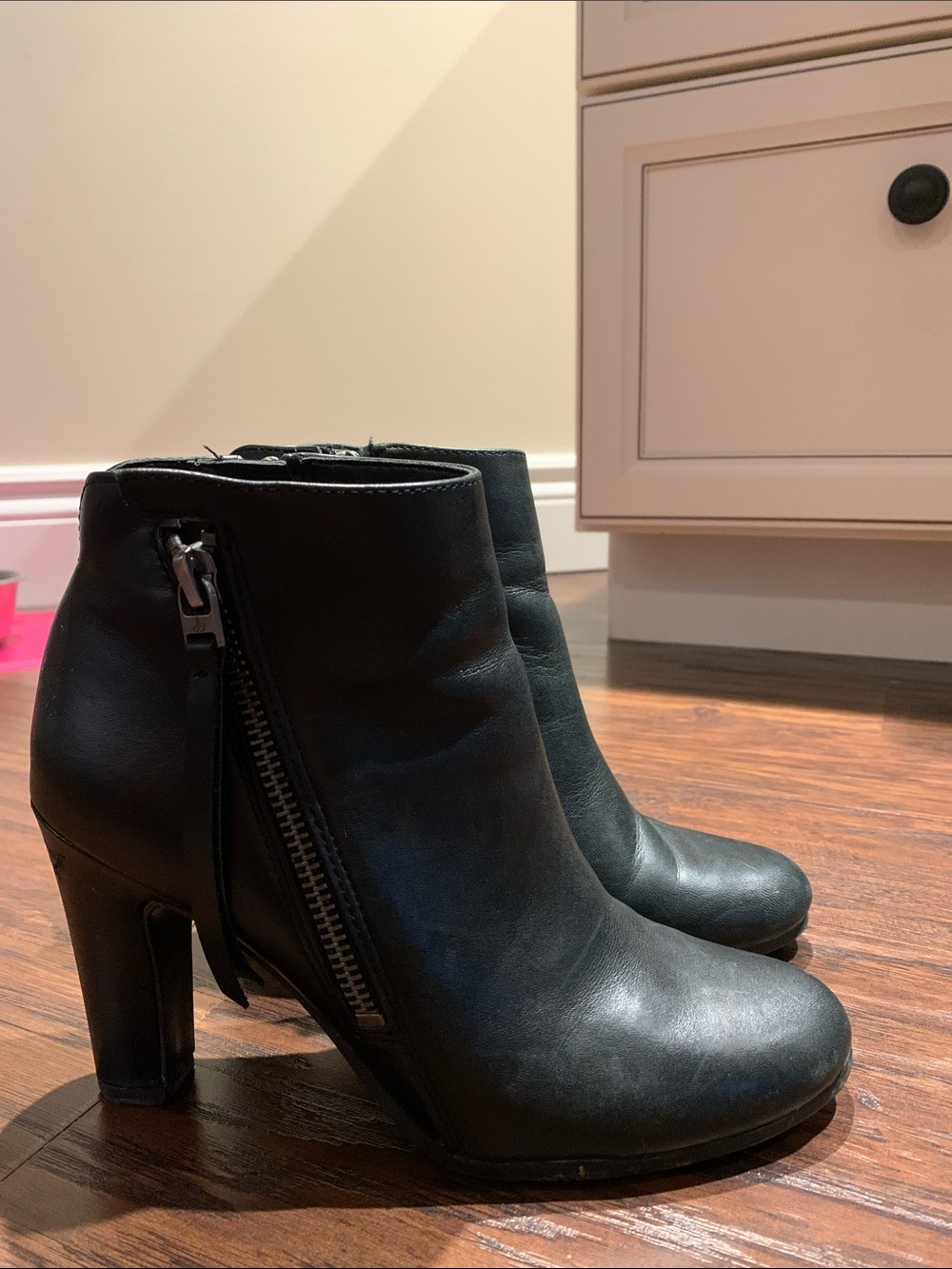Sam eldeman Black Leather Ankle Bootie with Side Zip